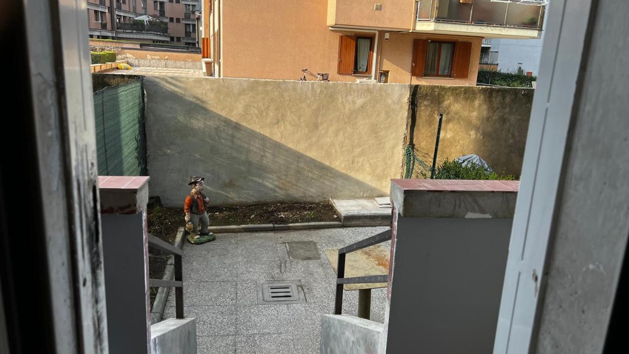 A.P. Appartamento O Camera Corsico Luaran gambar