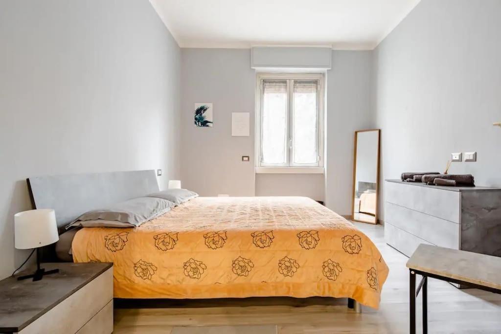 A.P. Appartamento O Camera Corsico Luaran gambar